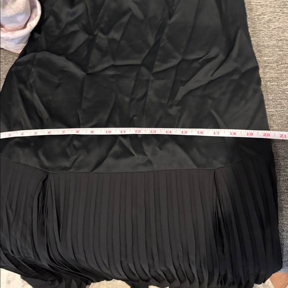 Banana Republic Black Pleated Midi Dress - Picture 4 of 6